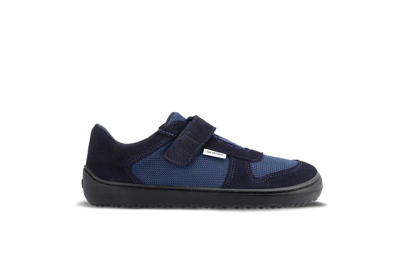 Dětské barefoot tenisky Be Lenka Joy - Dark Blue & Black.
  barefoot boty dokonale napodobují chůzi naboso, přesně tak, jak to vymyslela příroda  prošitá podešev pro delší životnost  podešev KidsComfort díky svým výstupkům zaručuje dokonalou stabilitu a kontrolu kroku  praktické obouvání díky suchému zipu  lehká nízká obuv s hravou kombinací kůže a textilu  vyjímatelná stélka skvěle odvádějící vlhkost
Výhody barefoot bot:
  ultra flexibilní podrážka  zero drop: pata a špička v jedné rovině pro správné držení těla  prostorná špička pro Vaše prsty  lehká obuv 
Typ obuvi: vycházková obuv