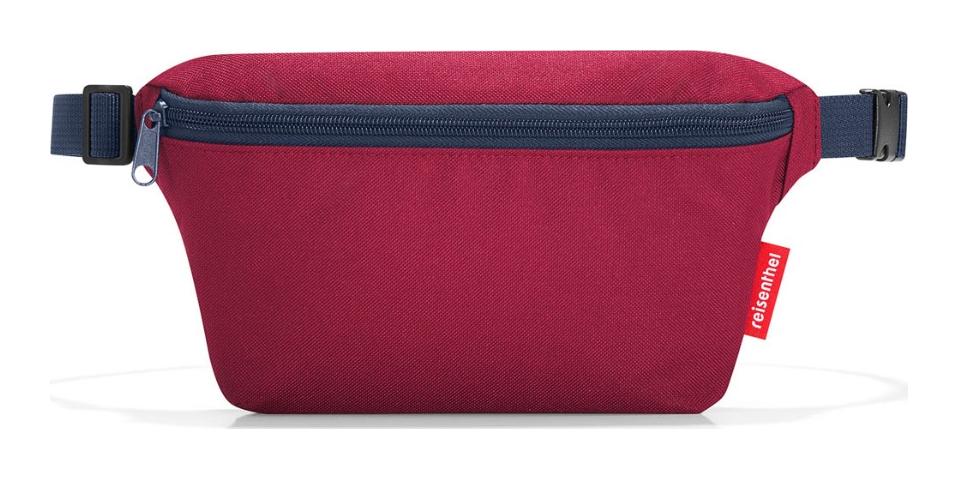 Reisenthel Beltbag S Dark Ruby Malá, ale šikovná – přesně taková je elegantní ledvinka Reisenthel, která vám poslouží jako stylový doplněk do města nebo na krátkou procházku.

hlavní přihrádka na zip
kapsička na zip v přední části
nastavitelný popruh se snadno ovladatelnou přezkou
odolný, vodu odpuzující materiál